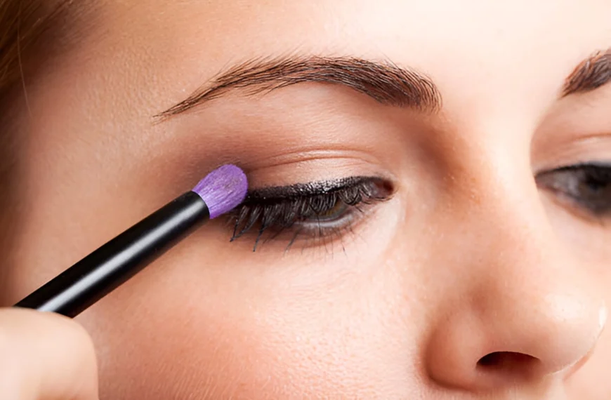 How-Eyeshadow-Sticks-are-Changing-Eyeshadow-Applications